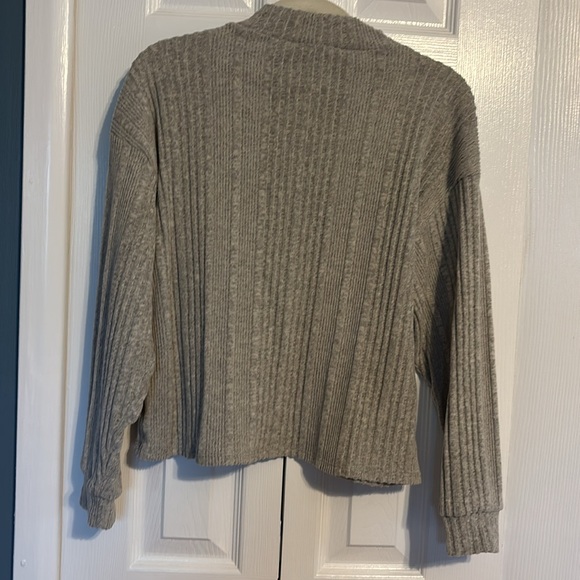 All in favor long sleeve mock neck grey sweater in size small NWOT - Picture 8 of 8